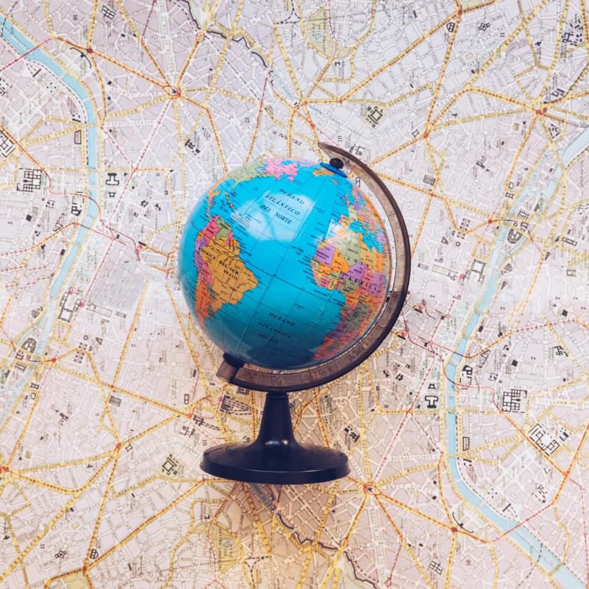 C:\Users\admin\Downloads\plastic-globe-table.jpg